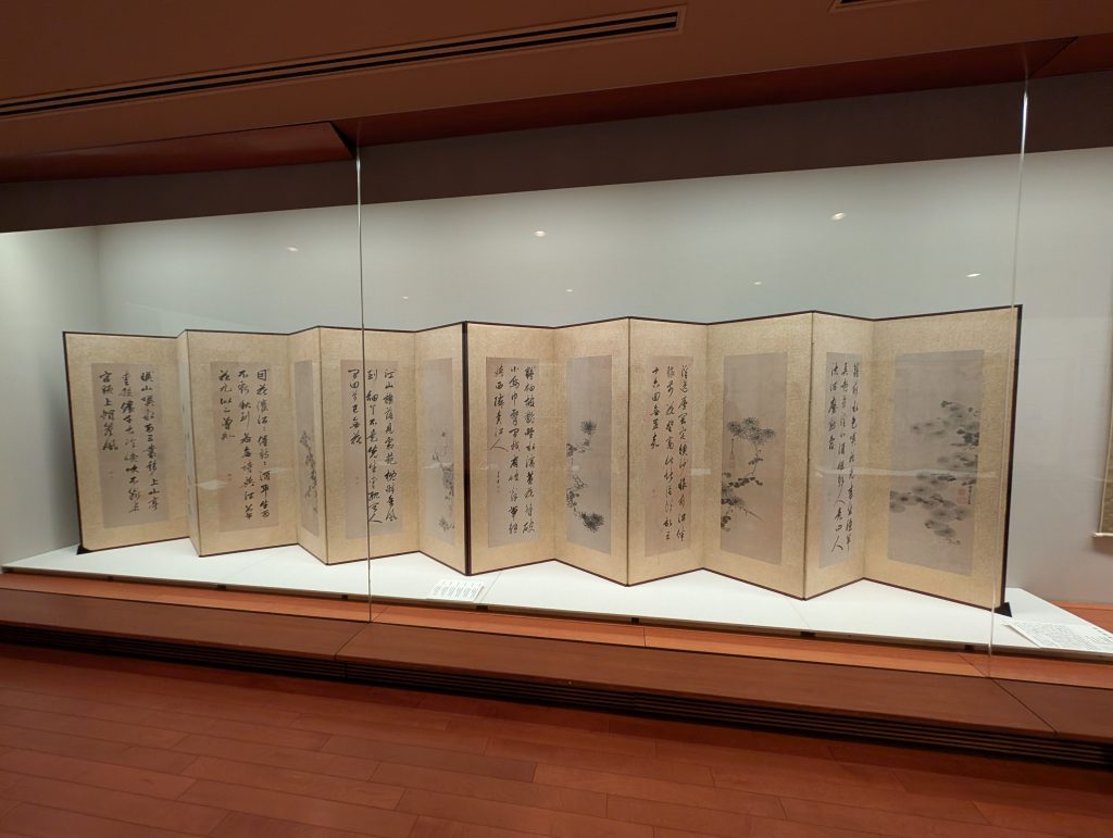 「菊花図押絵貼図屏風」伊藤若冲/六曲一双/紙本墨絵/寛政7年頃（つまり1795年頃）