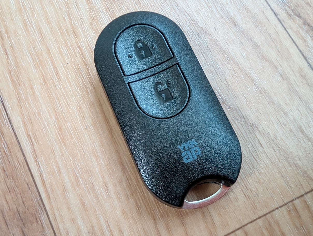 YKK AP　断熱玄関ドア ヴェナート D30の鍵を貰う